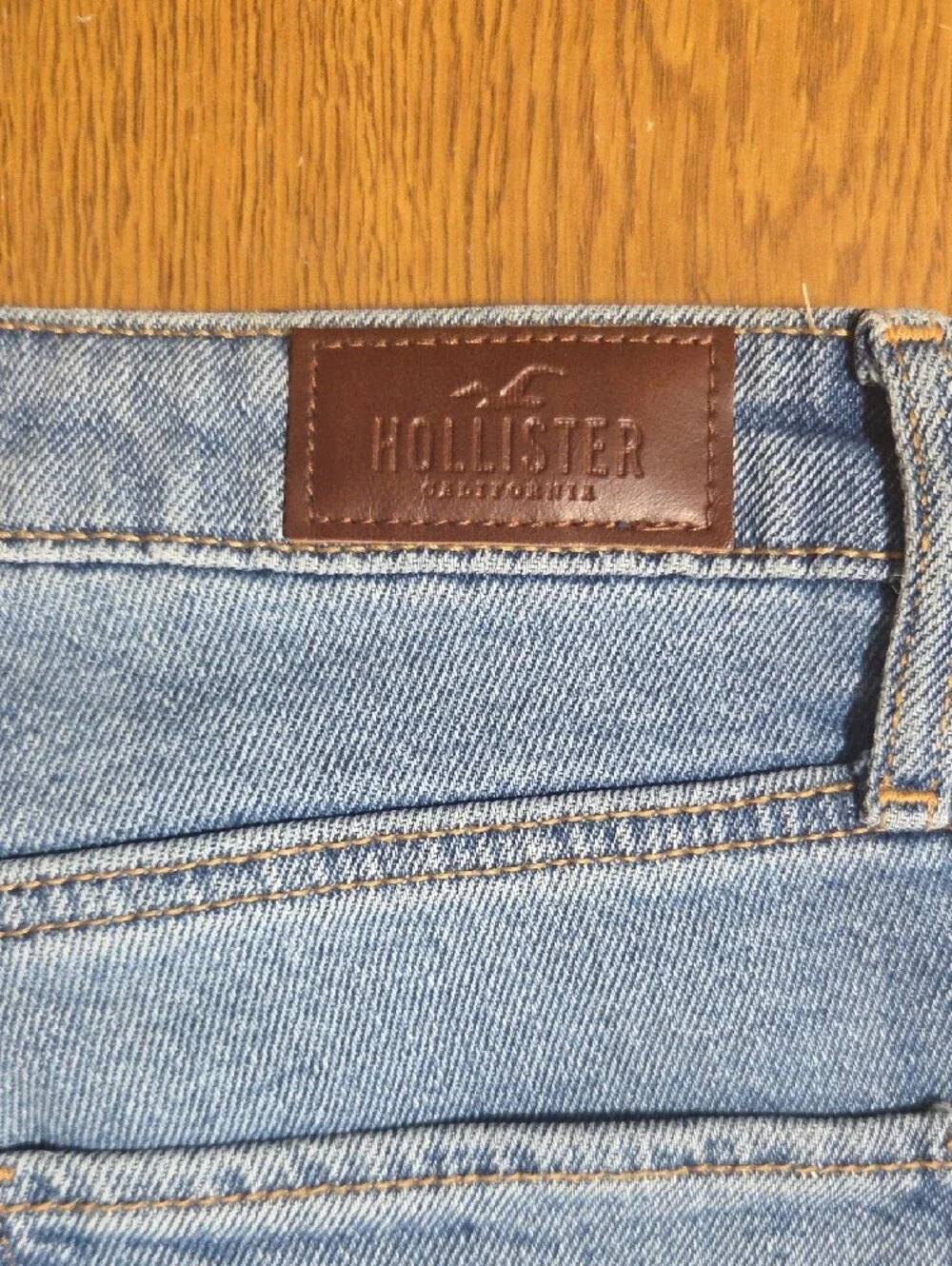 Hollister Light Blue Straight-Leg Distressed Women’s Jeans